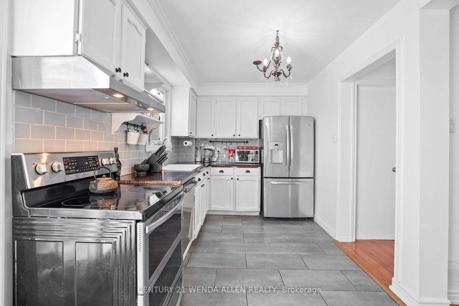 Photo 12 of 403 Fleetwood Drive, Oshawa, Eastdale — HOMEH