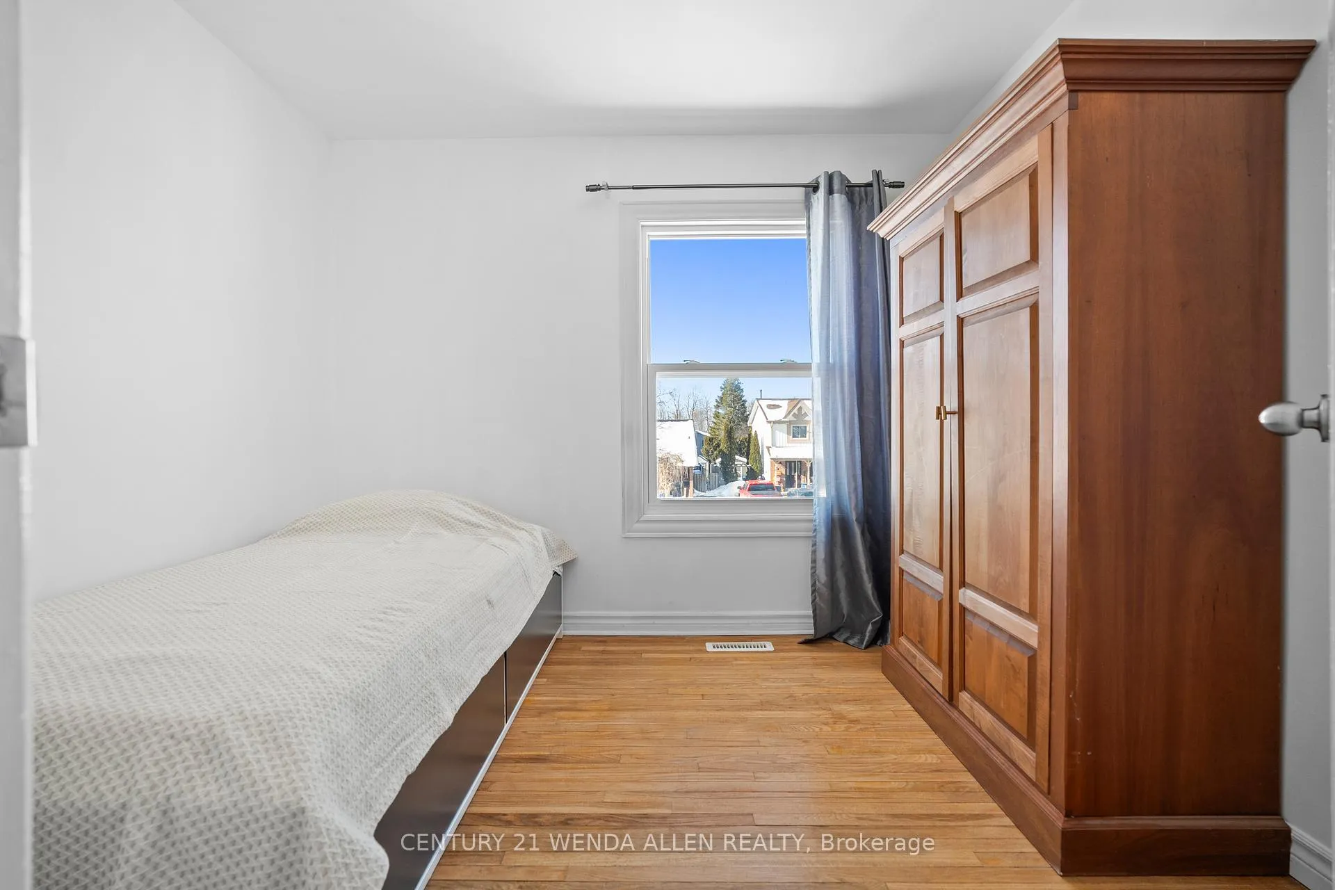 Photo 19 of 403 Fleetwood Drive, Oshawa, Eastdale — HOMEH