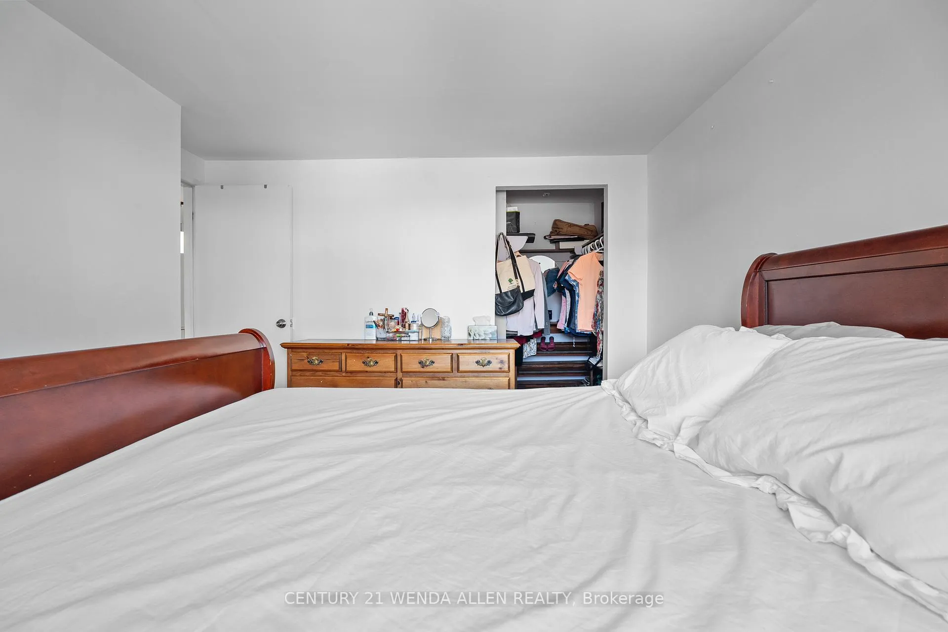 Photo 24 of 403 Fleetwood Drive, Oshawa, Eastdale — HOMEH