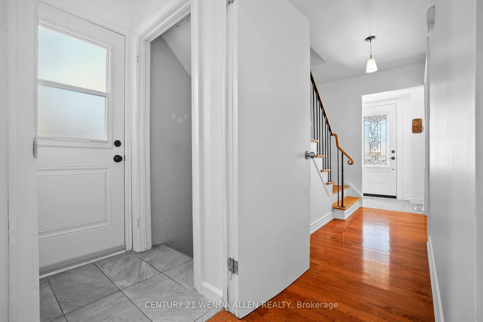 Photo 29 of 403 Fleetwood Drive, Oshawa, Eastdale — HOMEH