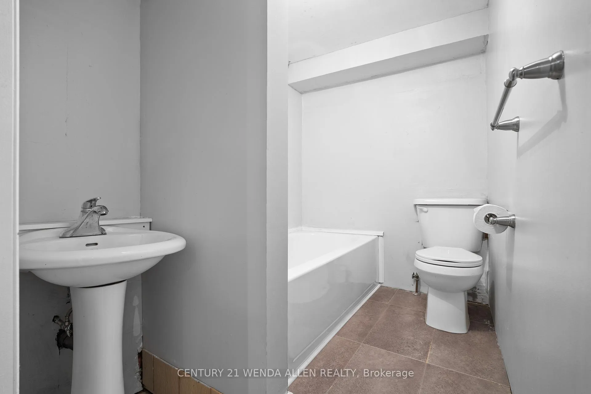 Photo 34 of 403 Fleetwood Drive, Oshawa, Eastdale — HOMEH