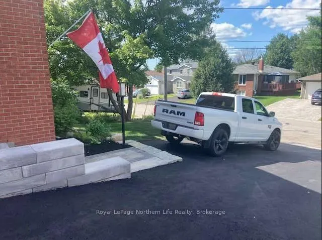 Photo 2 of 98 Sable Crescent, North Bay, Birchaven — HOMEH