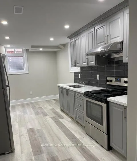 Photo 2 of 78 Saint Dennis Road, Brampton, Sandringham-Wellington North — HOMEH