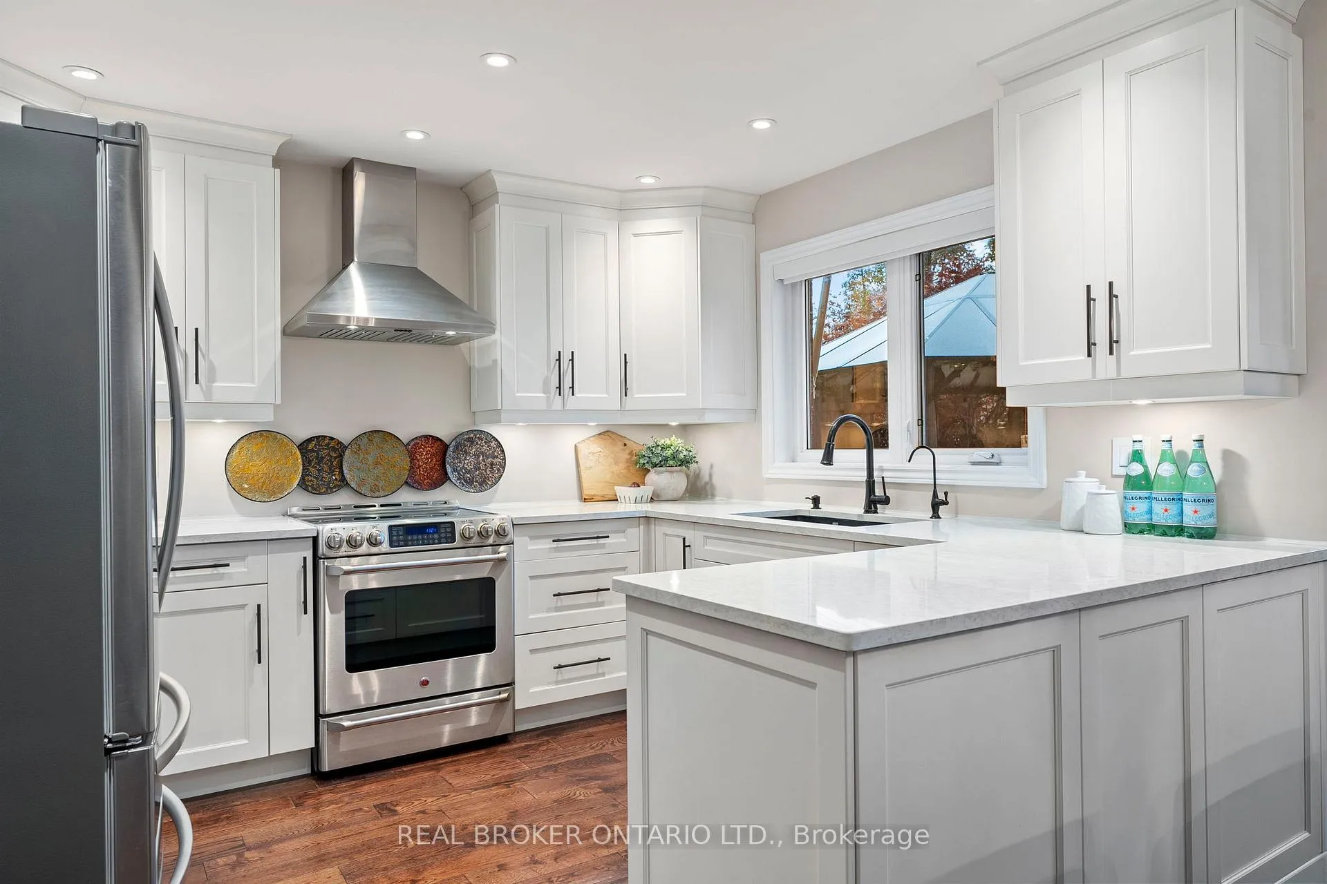 Photo 4 of 7 Mahogany Court, Aurora, Aurora Highlands — HOMEH