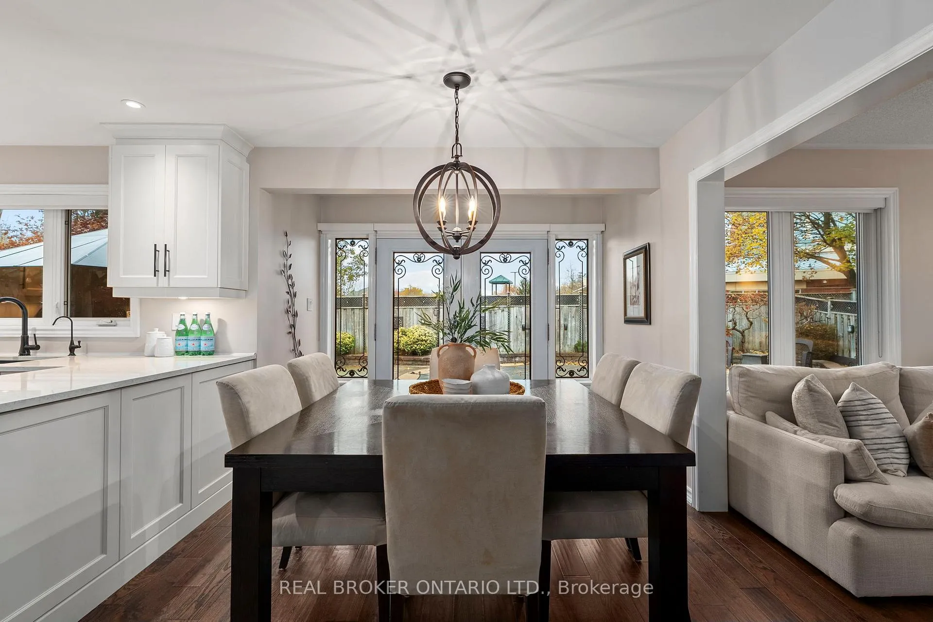 Photo 8 of 7 Mahogany Court, Aurora, Aurora Highlands — HOMEH