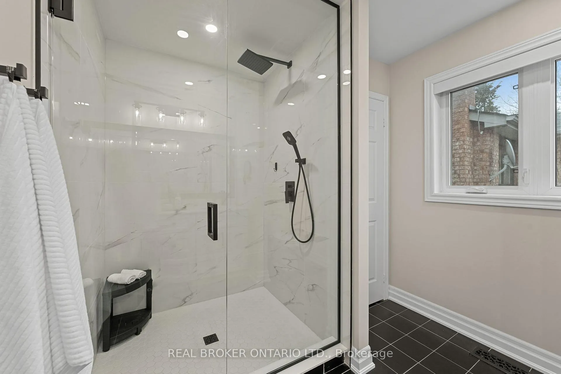 Photo 24 of 7 Mahogany Court, Aurora, Aurora Highlands — HOMEH