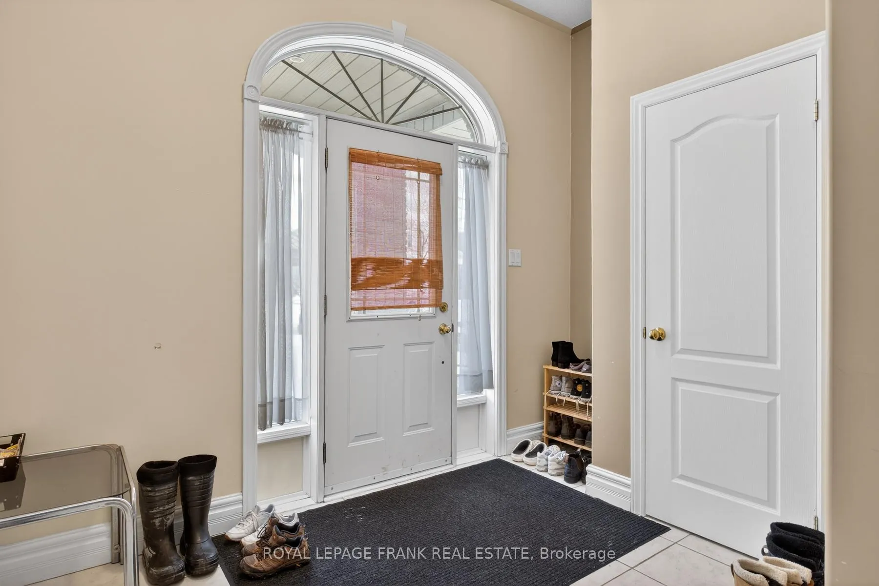 Photo 3 of 456 Settlers Ridge, Peterborough, Northcrest Ward 5 — HOMEH