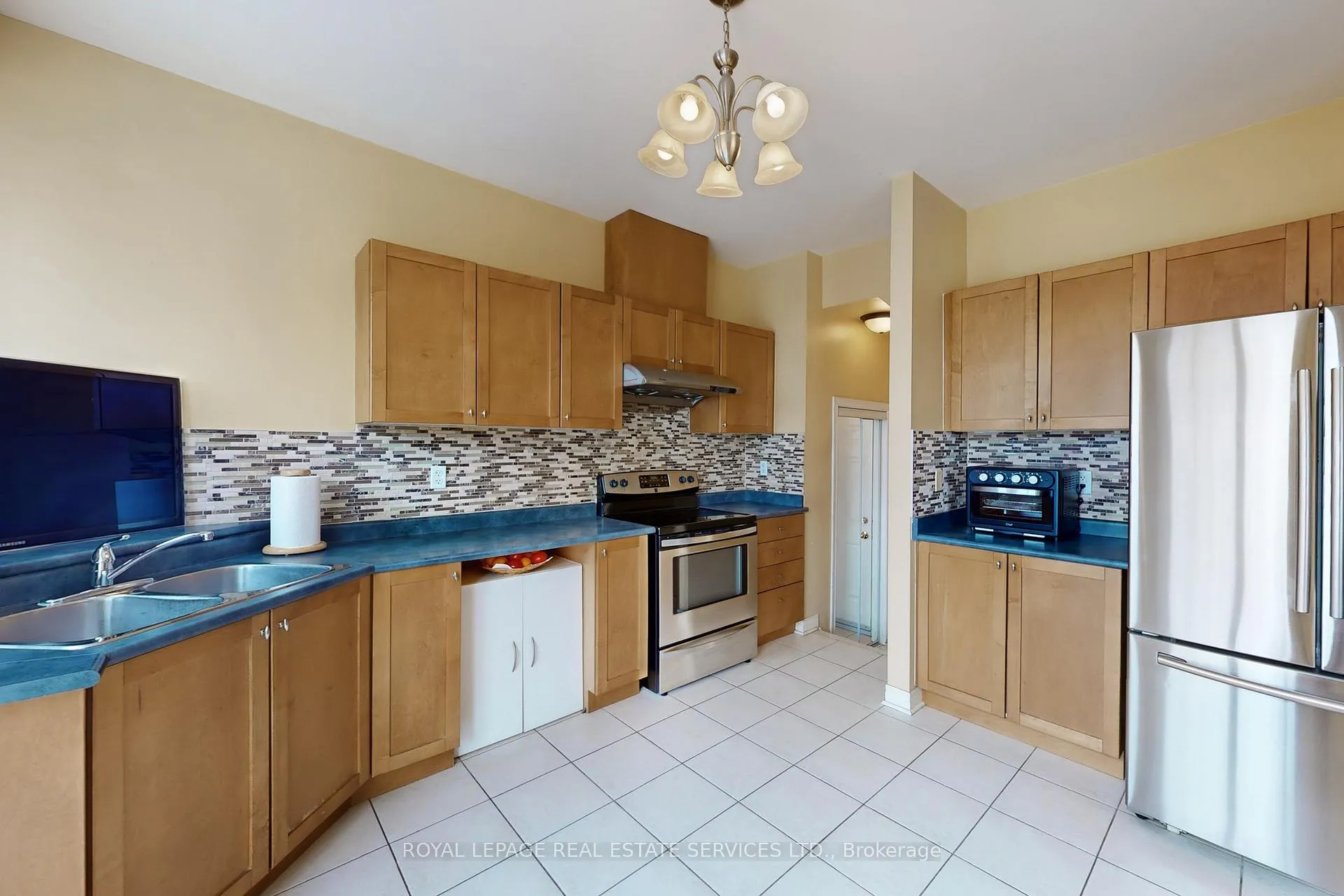 Photo 33 of 65 Ashdale Road, Brampton, Bram West — HOMEH