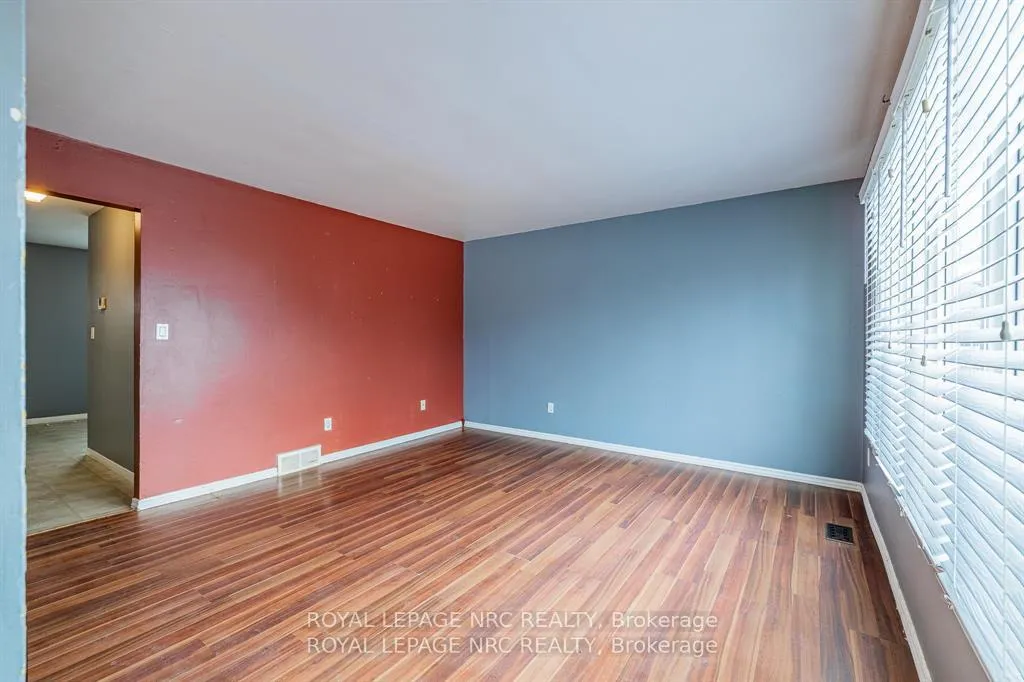 Photo 4 of Unit 39, 4215 Meadowvale Drive, Niagara Falls, Morrison — HOMEH
