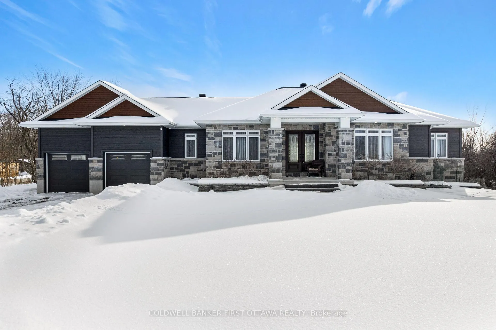 Photo 1 of 121 Ernest Way, Tay Valley, Bathurst/Burgess & Sherbrooke (Bathurst) Twp — HOMEH