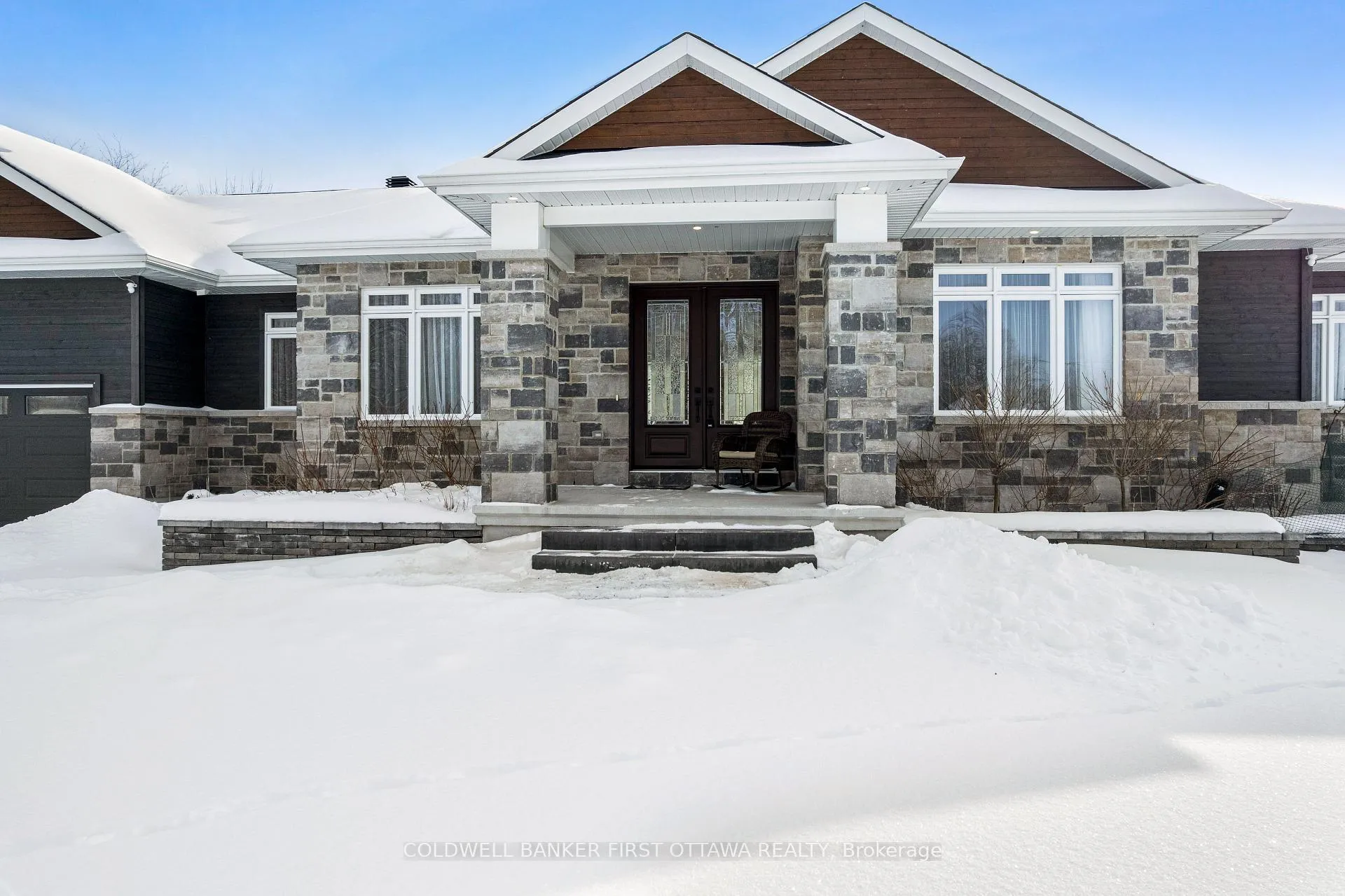 Photo 2 of 121 Ernest Way, Tay Valley, Bathurst/Burgess & Sherbrooke (Bathurst) Twp — HOMEH