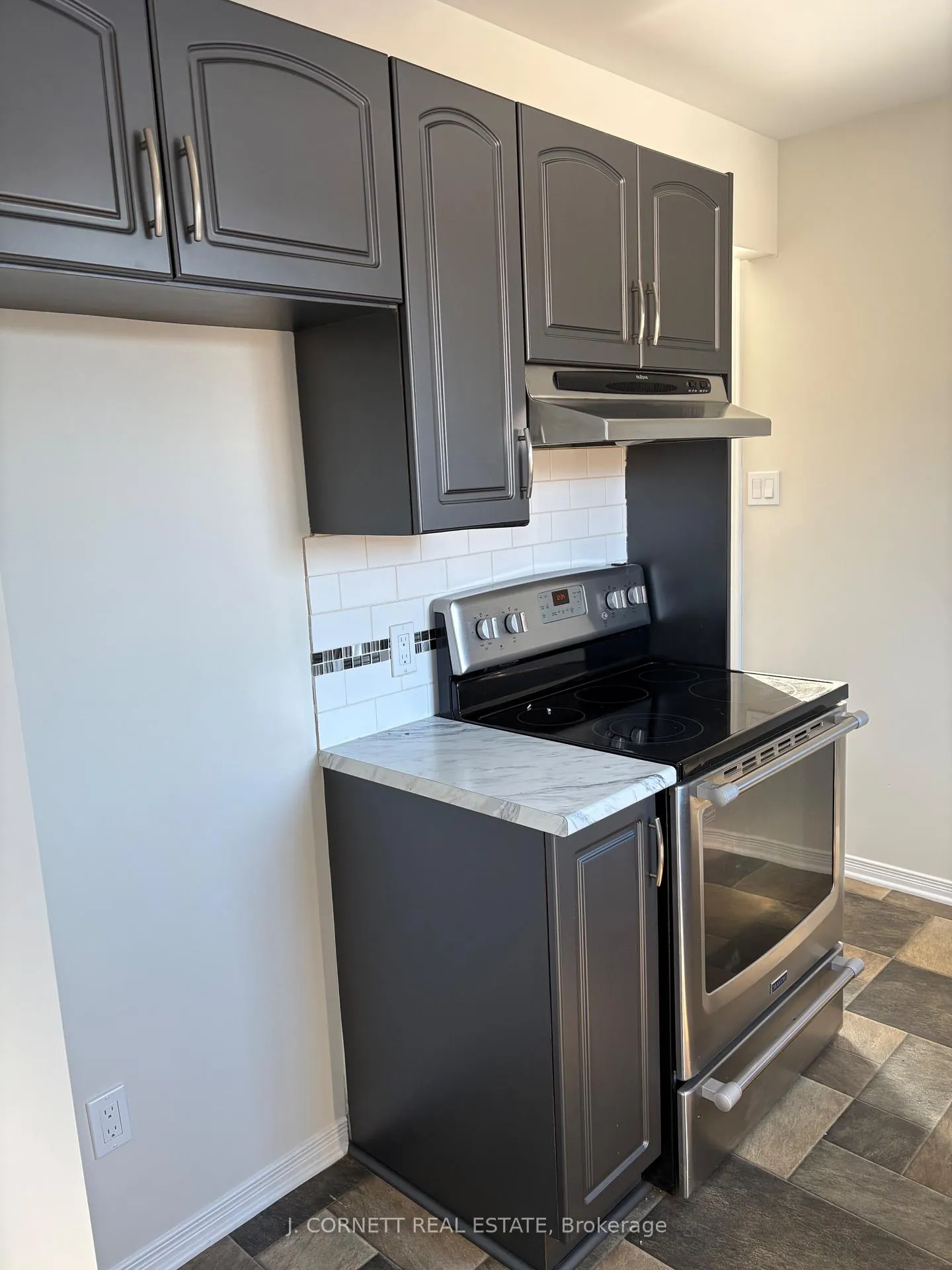 Photo 4 of 2313 Emily Crescent, Cornwall — HOMEH