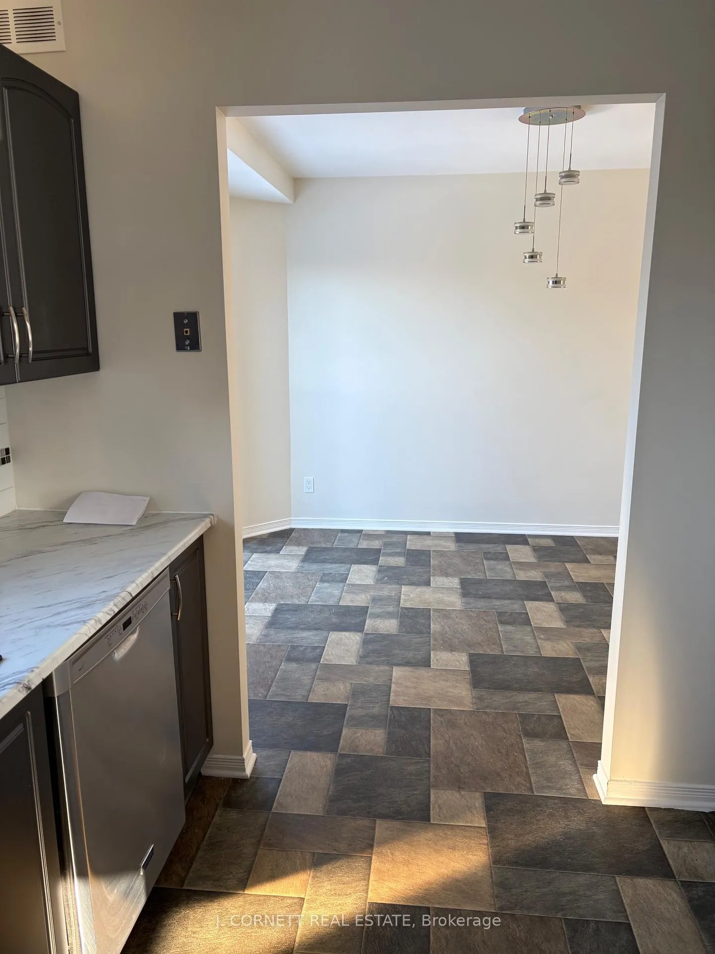 Photo 5 of 2313 Emily Crescent, Cornwall — HOMEH