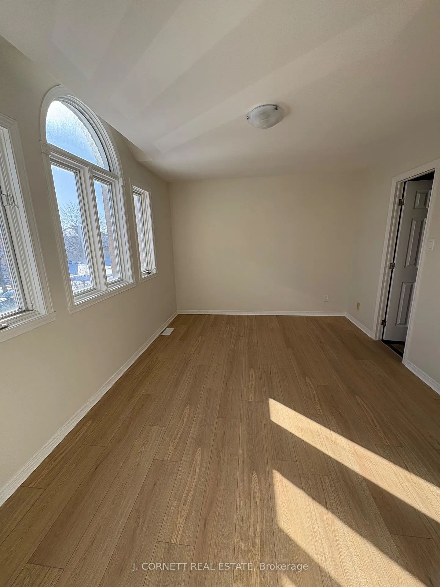 Photo 11 of 2313 Emily Crescent, Cornwall — HOMEH