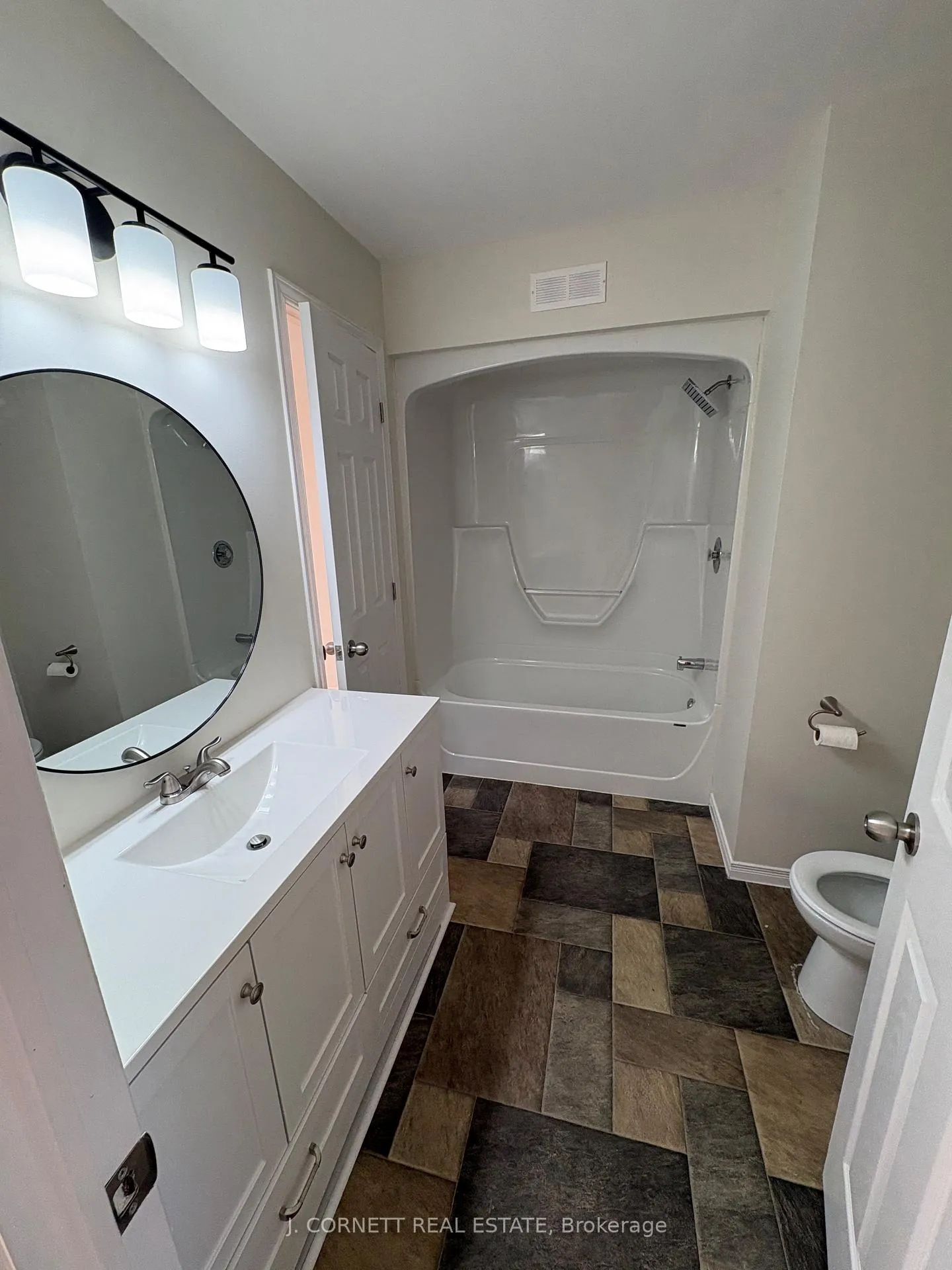 Photo 13 of 2313 Emily Crescent, Cornwall — HOMEH