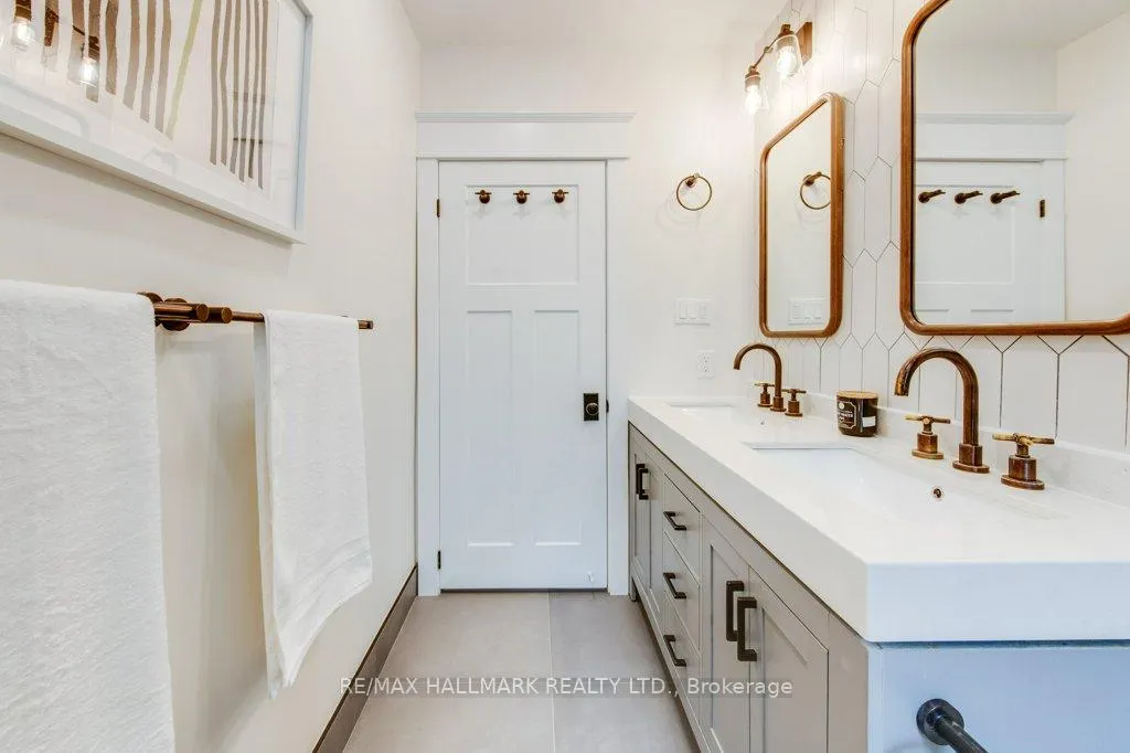 Photo 25 of 130 Bingham Avenue, Toronto, East End-Danforth — HOMEH