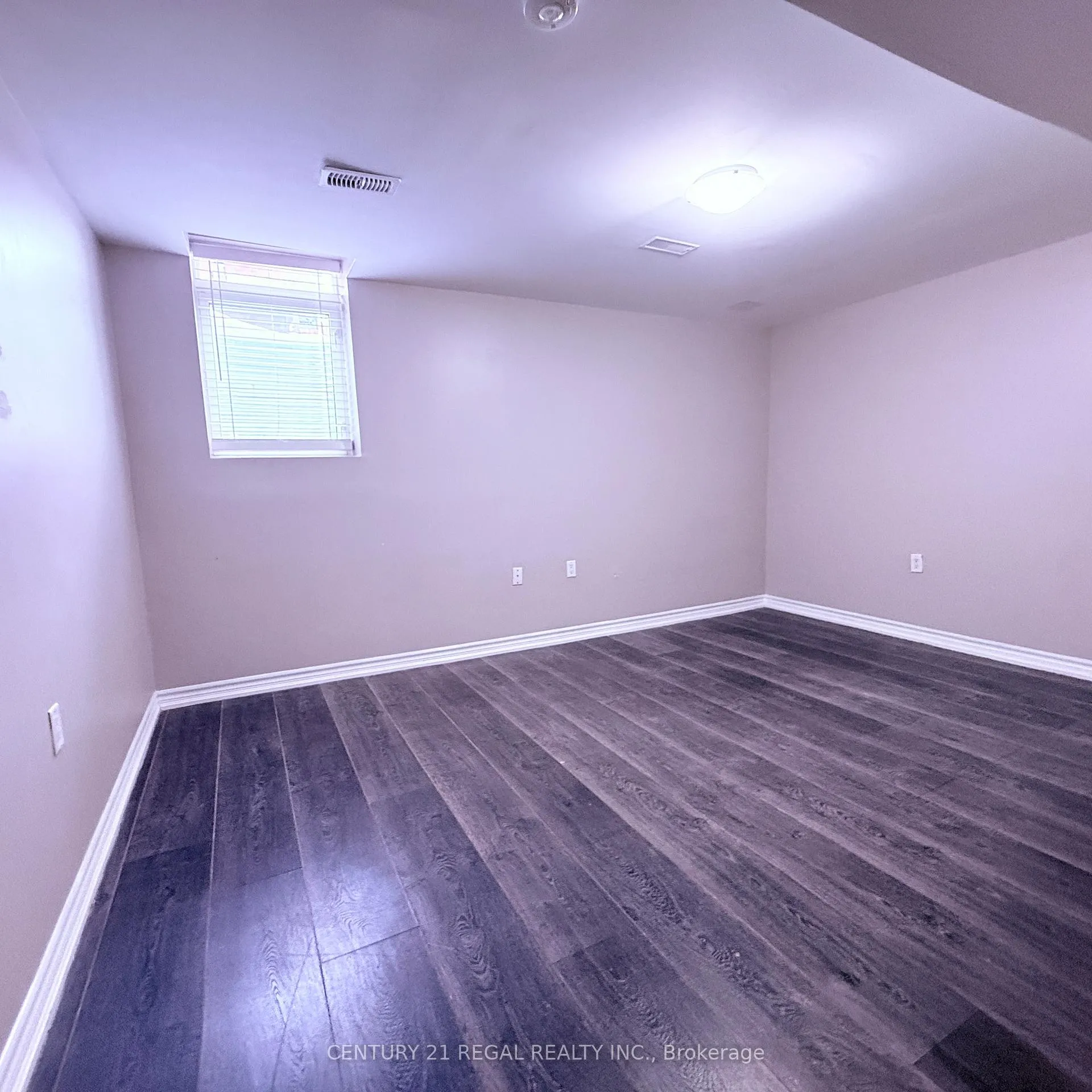 Photo 10 of 39 Laurentide Crescent, Brampton, Vales of Castlemore North — HOMEH