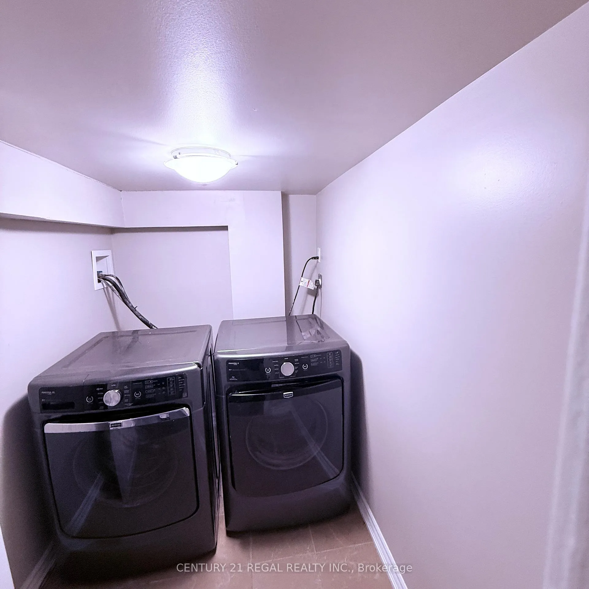 Photo 12 of 39 Laurentide Crescent, Brampton, Vales of Castlemore North — HOMEH