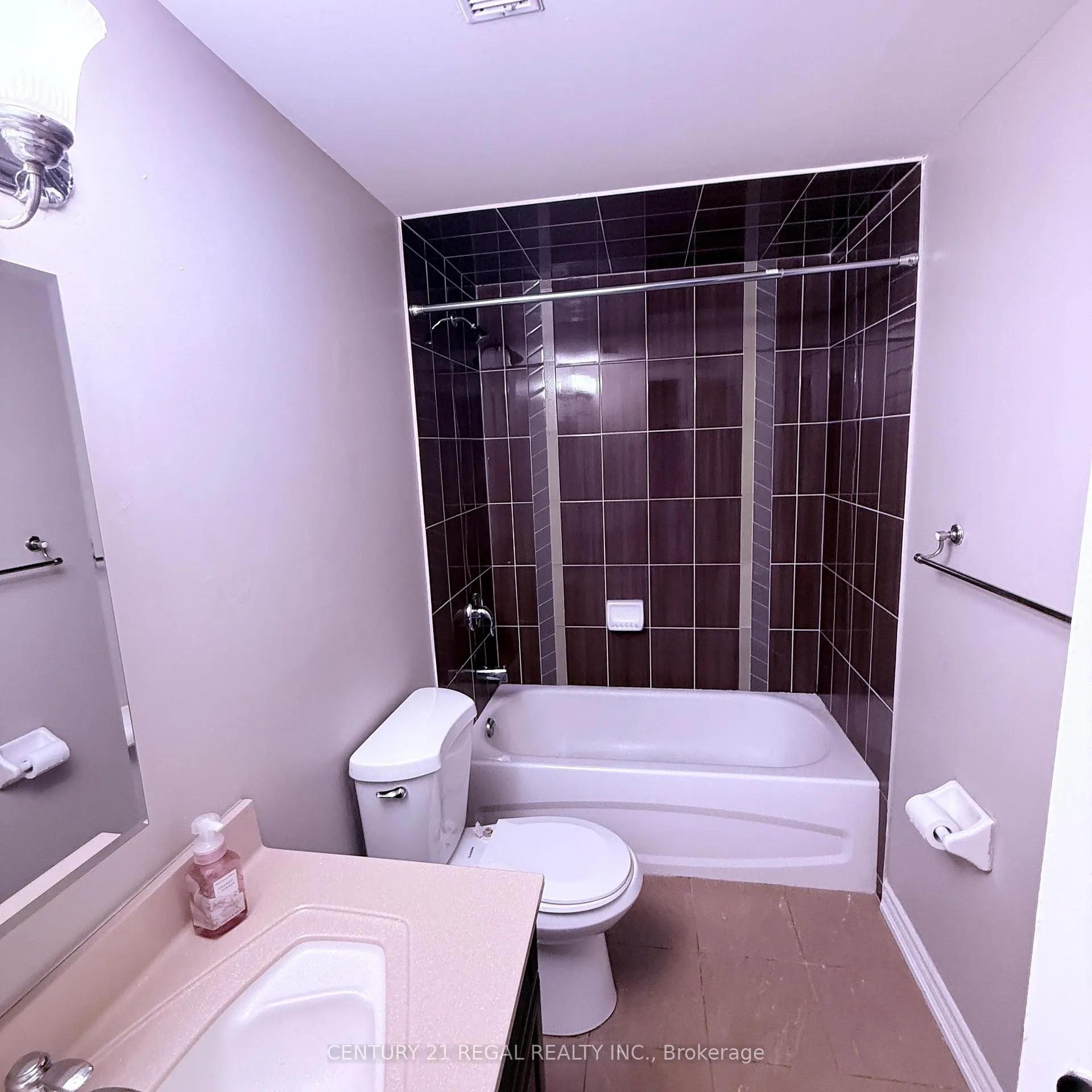 Photo 13 of 39 Laurentide Crescent, Brampton, Vales of Castlemore North — HOMEH