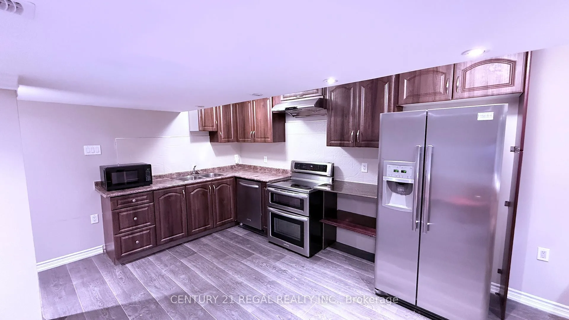 Photo 15 of 39 Laurentide Crescent, Brampton, Vales of Castlemore North — HOMEH