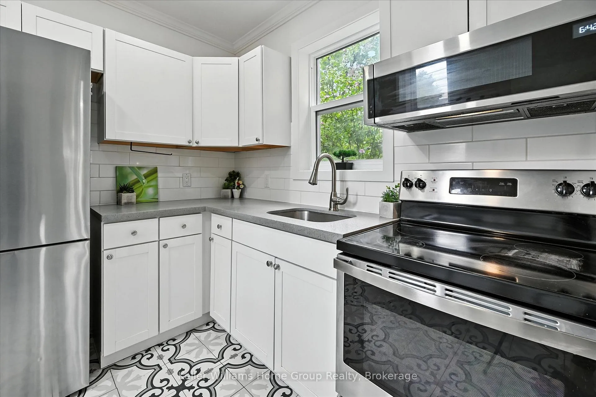 Photo 9 of 82 Rosemont Avenue, Hamilton, Stipley — HOMEH