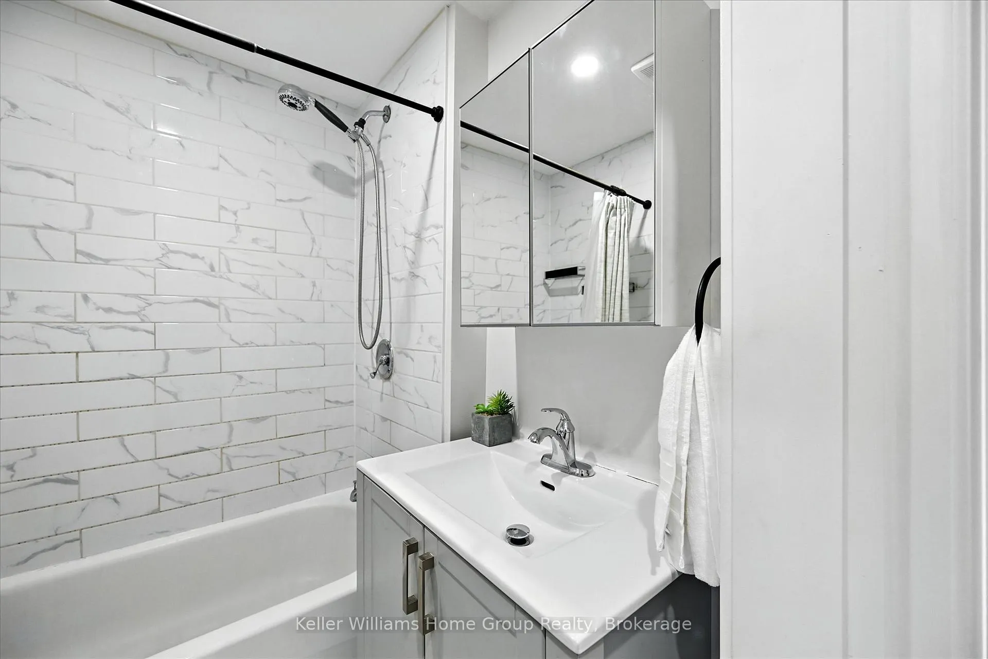 Photo 23 of 82 Rosemont Avenue, Hamilton, Stipley — HOMEH