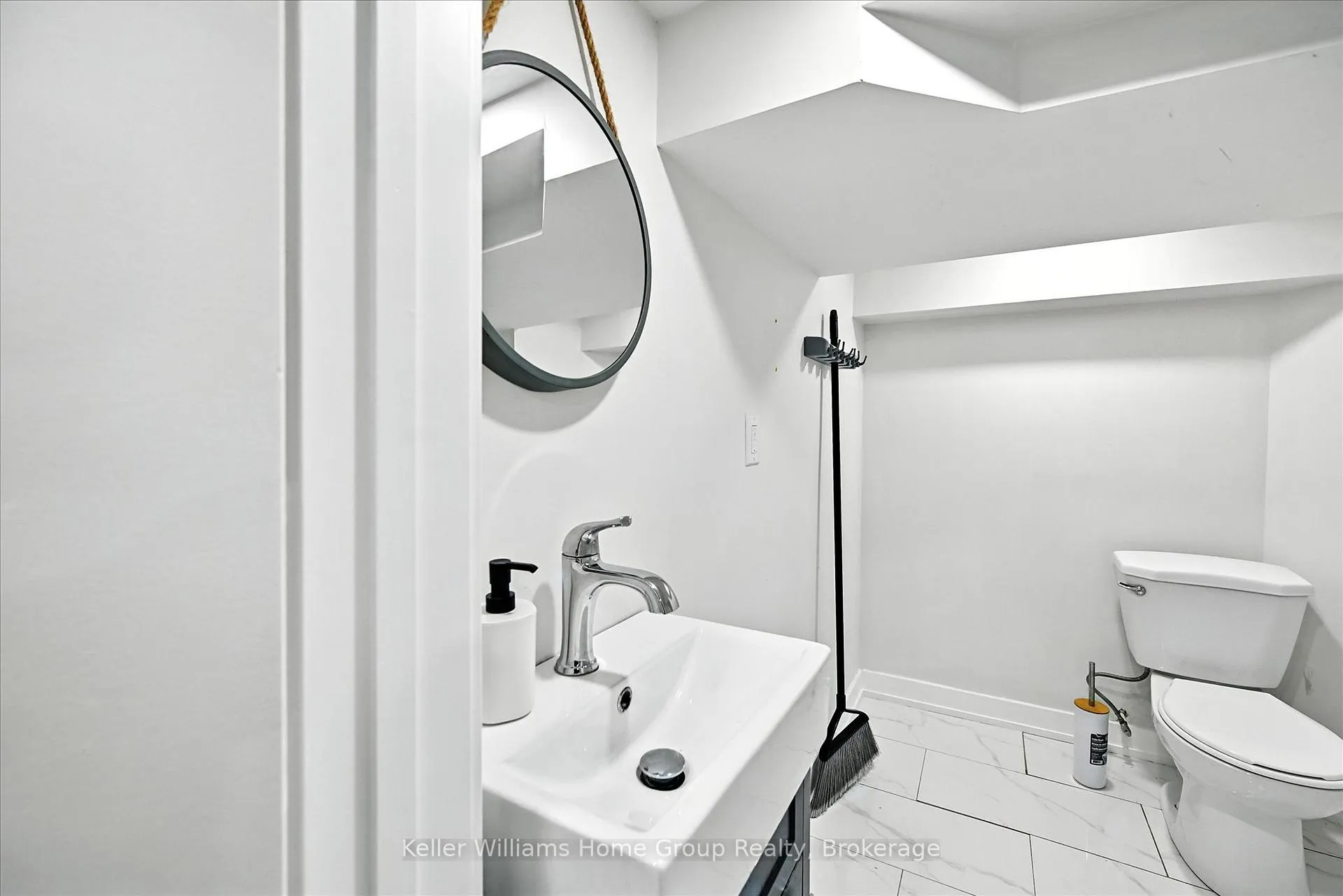 Photo 32 of 82 Rosemont Avenue, Hamilton, Stipley — HOMEH