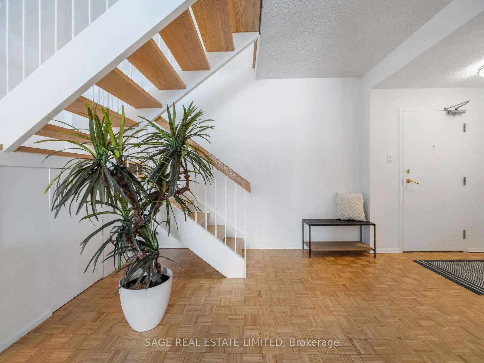 Photo 3 of Unit 103, 30 Glen Elm Avenue, Toronto, Rosedale-Moore Park — HOMEH