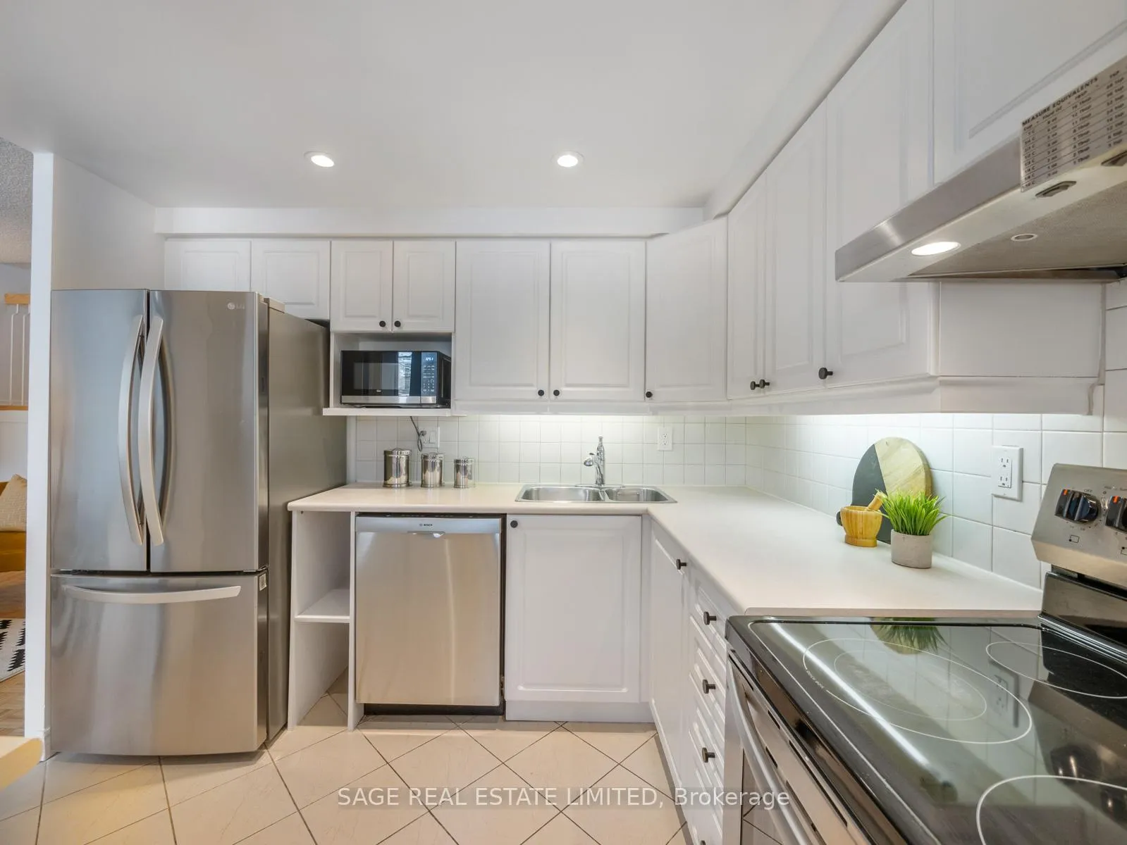 Photo 10 of Unit 103, 30 Glen Elm Avenue, Toronto, Rosedale-Moore Park — HOMEH