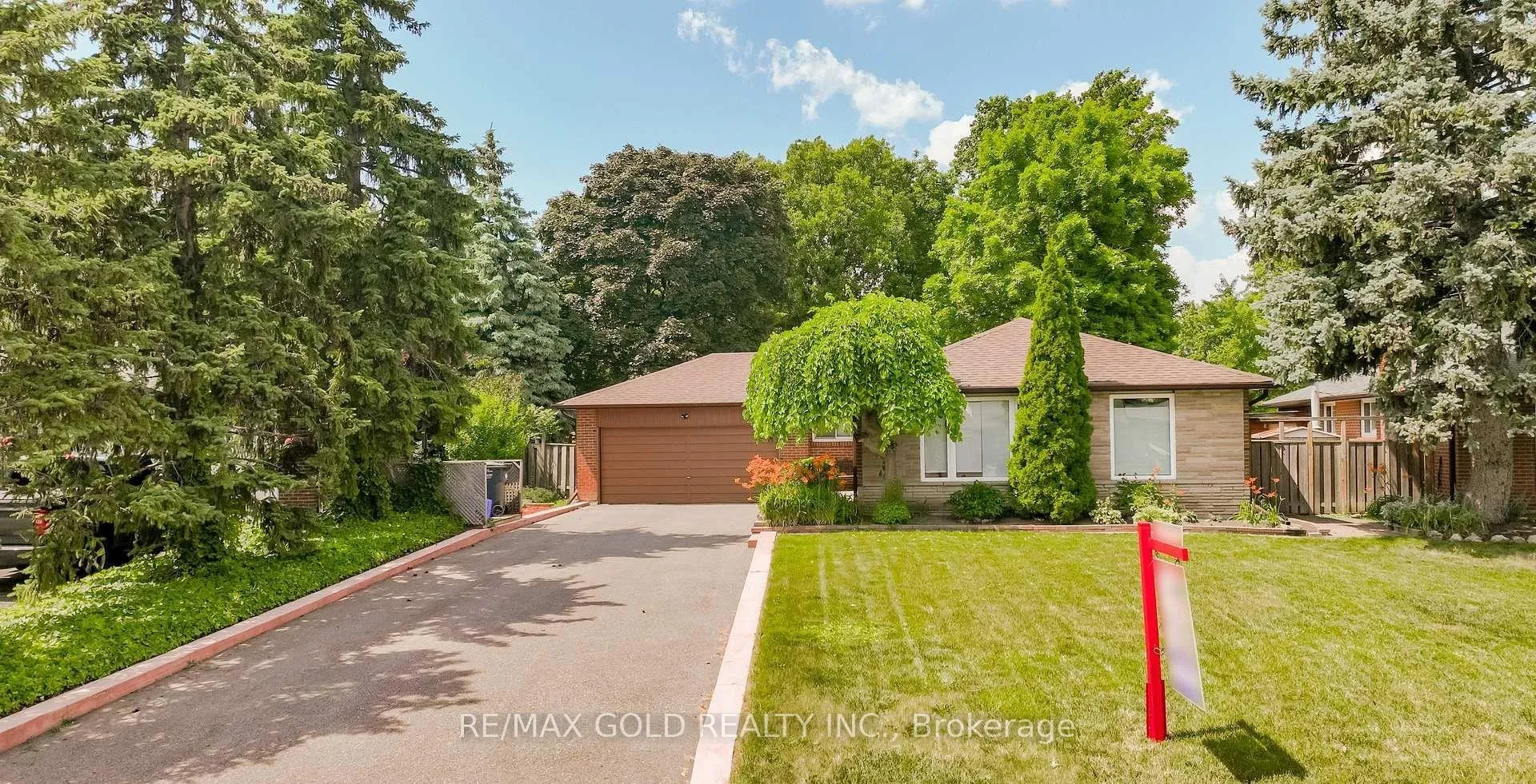 Photo 3 of 29 Devonshire Drive, Brampton, Southgate — HOMEH