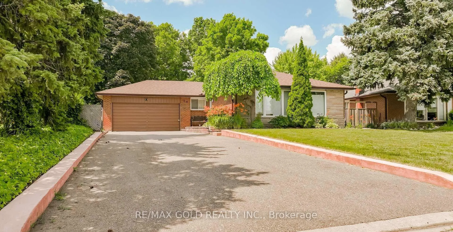 Photo 4 of 29 Devonshire Drive, Brampton, Southgate — HOMEH
