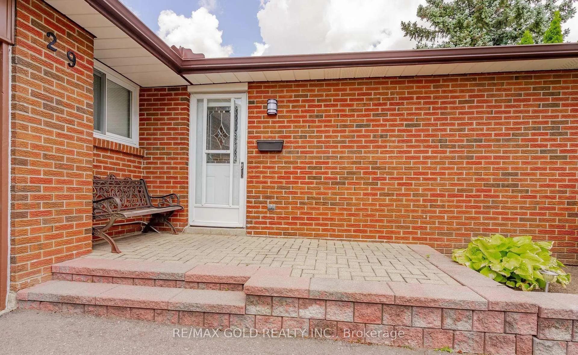 Photo 5 of 29 Devonshire Drive, Brampton, Southgate — HOMEH
