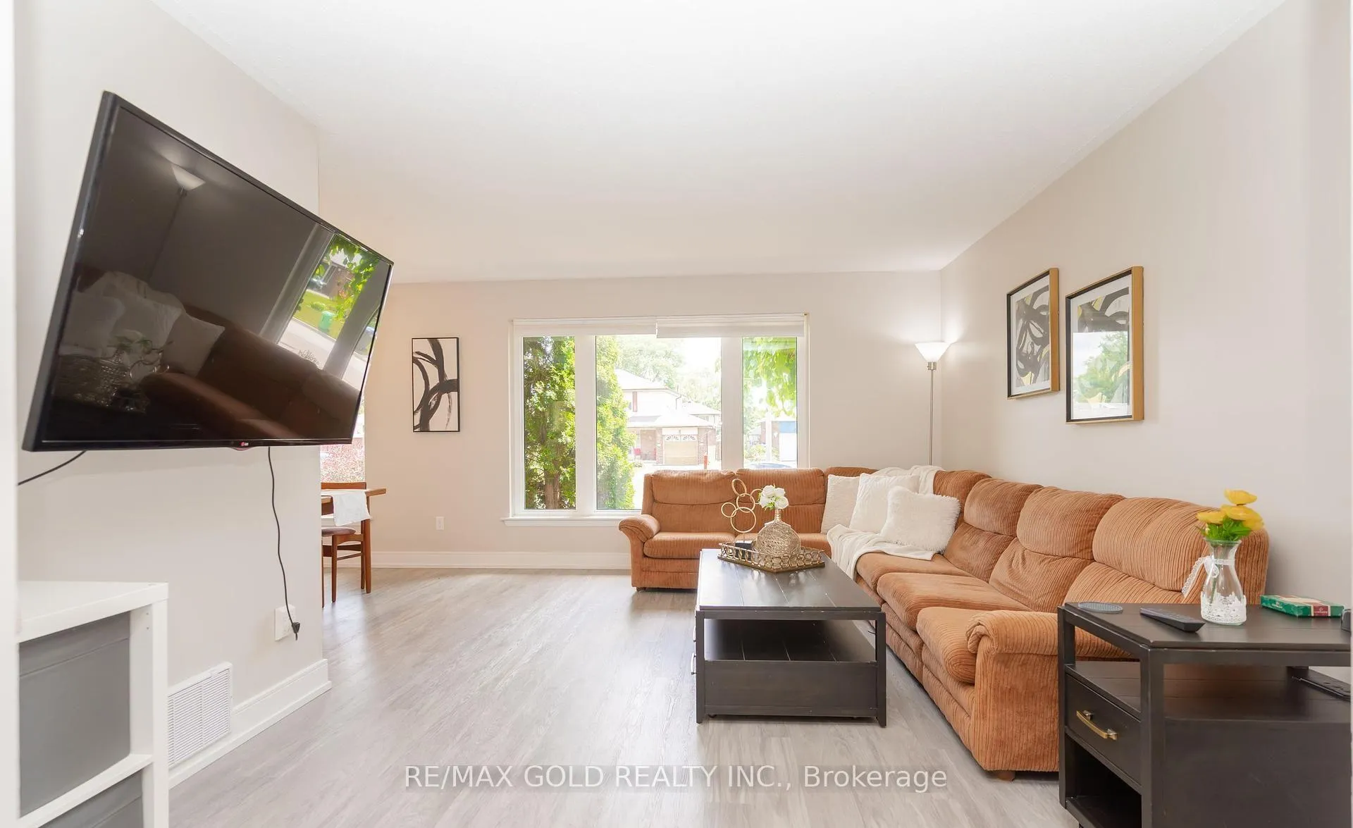 Photo 7 of 29 Devonshire Drive, Brampton, Southgate — HOMEH