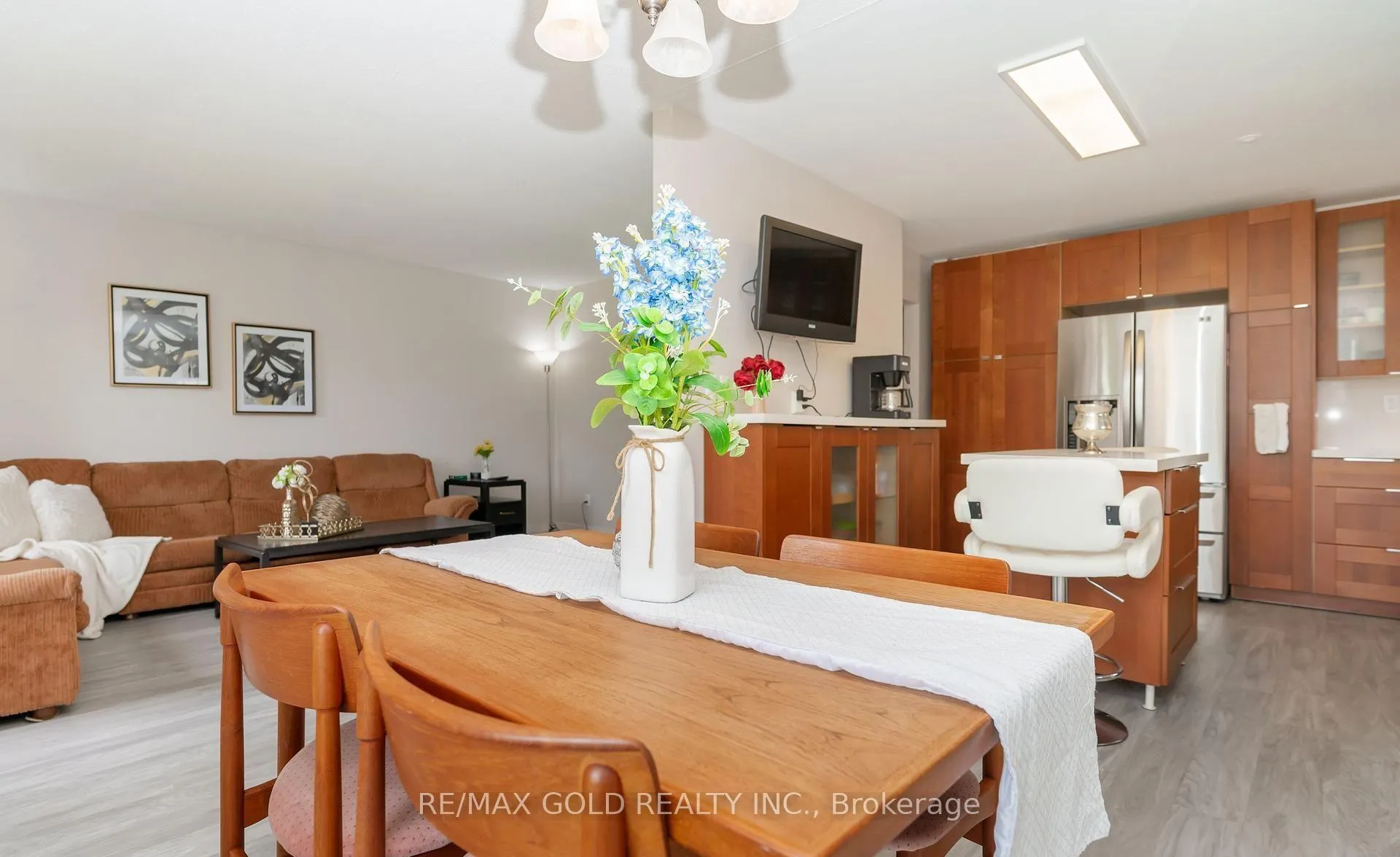 Photo 12 of 29 Devonshire Drive, Brampton, Southgate — HOMEH