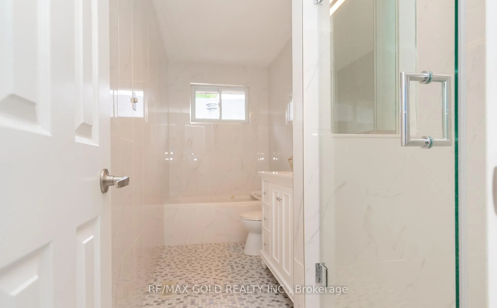 Photo 27 of 29 Devonshire Drive, Brampton, Southgate — HOMEH