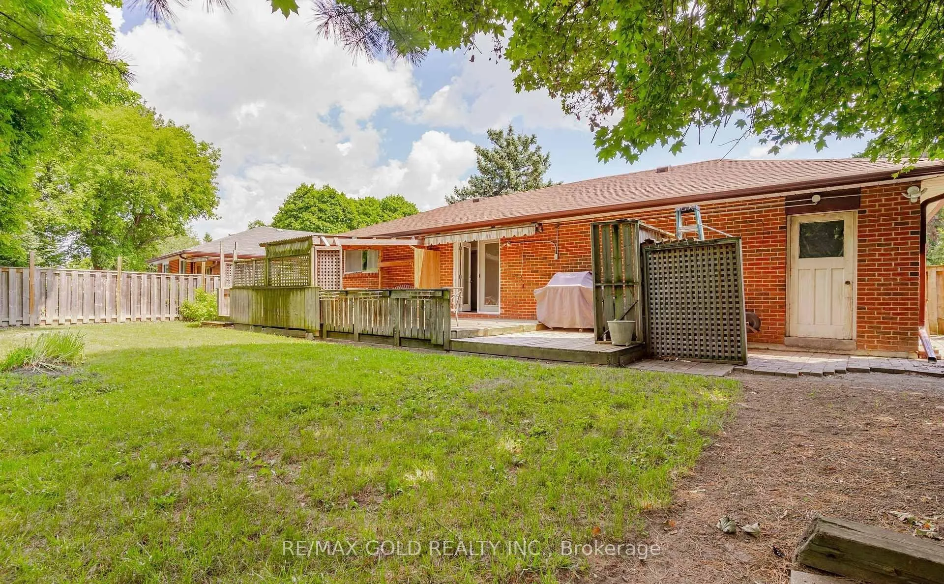 Photo 37 of 29 Devonshire Drive, Brampton, Southgate — HOMEH