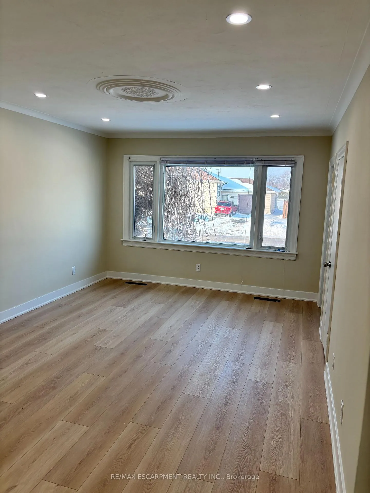 Photo 5 of Unit Main, 98 Brady Street, Port Colborne, Main Street — HOMEH
