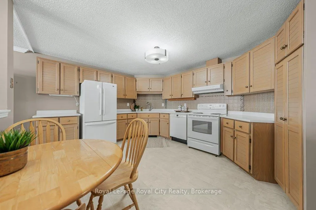 Photo 13 of Unit 1005, 24 Marilyn Drive, Guelph, Riverside Park — HOMEH
