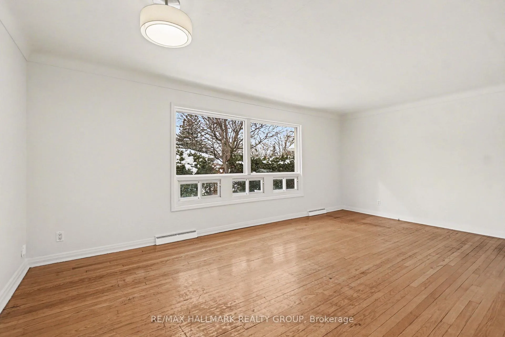 Photo 3 of 981 Larkin Street, Ottawa, Carlington — HOMEH