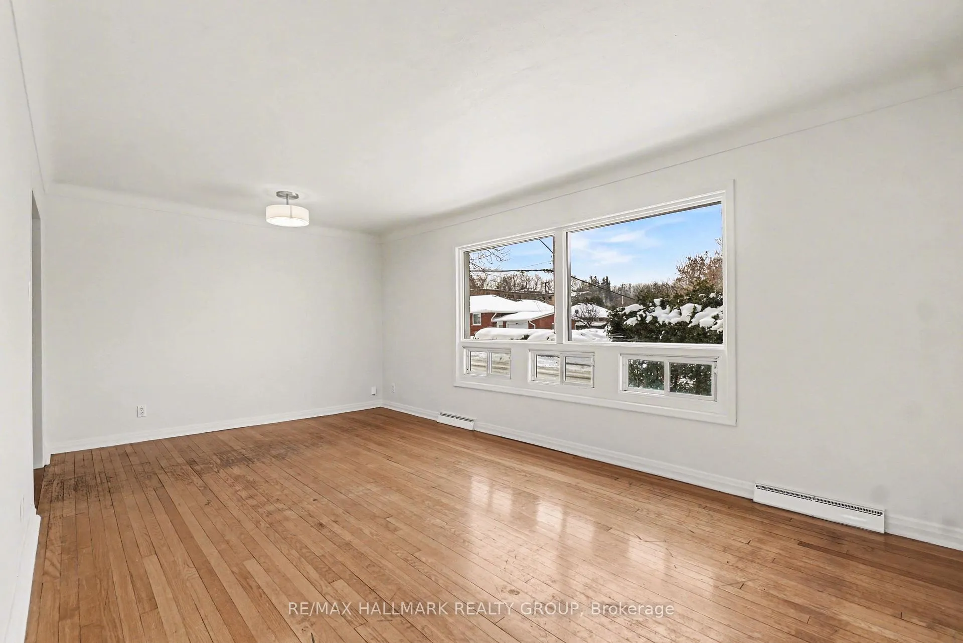 Photo 4 of 981 Larkin Street, Ottawa, Carlington — HOMEH