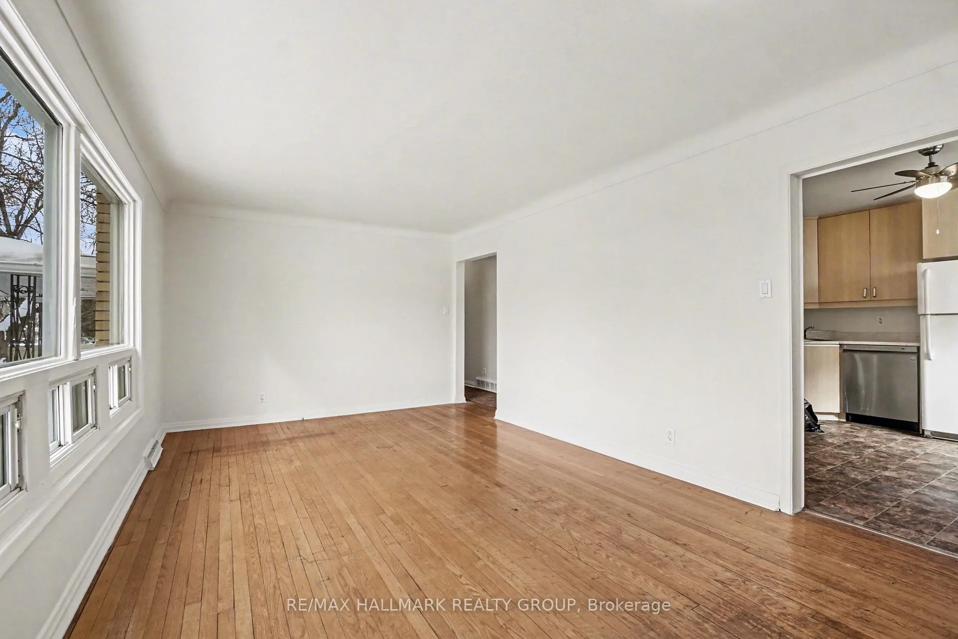 Photo 6 of 981 Larkin Street, Ottawa, Carlington — HOMEH