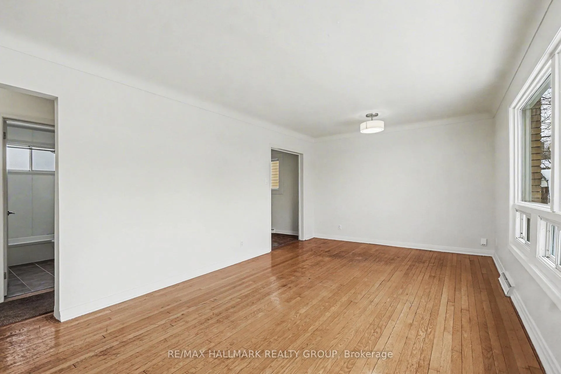 Photo 7 of 981 Larkin Street, Ottawa, Carlington — HOMEH