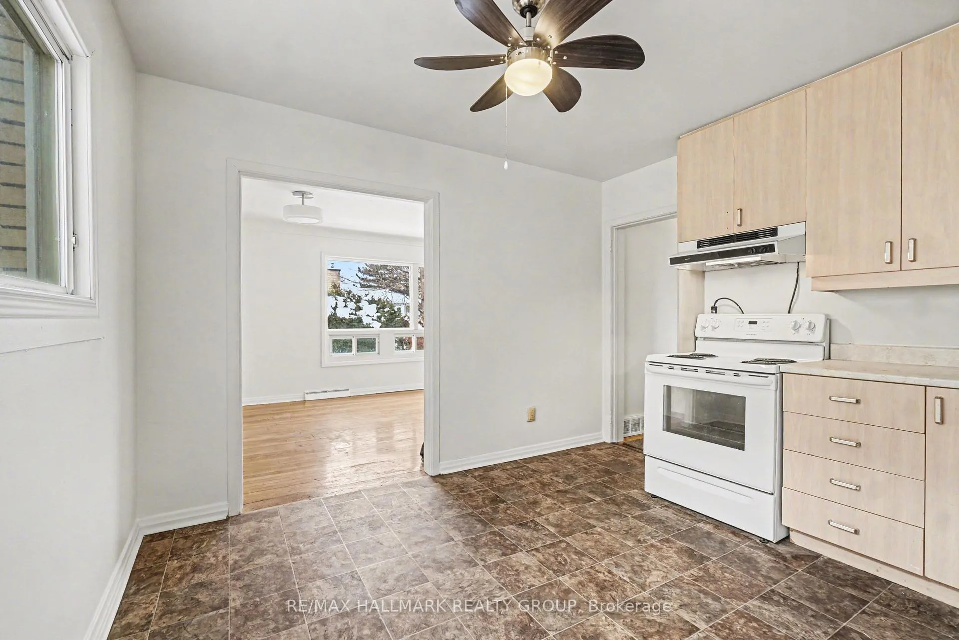 Photo 9 of 981 Larkin Street, Ottawa, Carlington — HOMEH