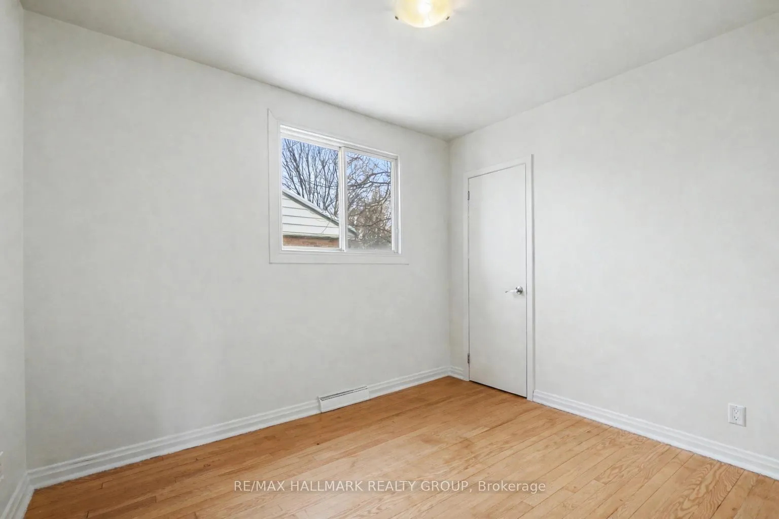 Photo 11 of 981 Larkin Street, Ottawa, Carlington — HOMEH