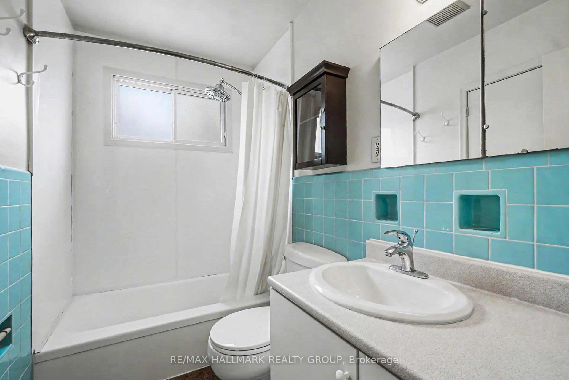 Photo 15 of 981 Larkin Street, Ottawa, Carlington — HOMEH