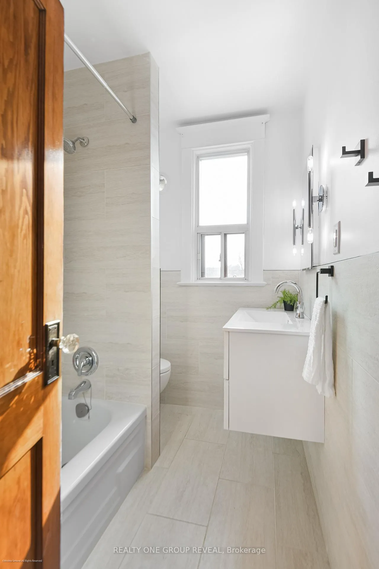 Photo 7 of Unit Upper, 89 Strathmore Boulevard, Toronto, Danforth — HOMEH