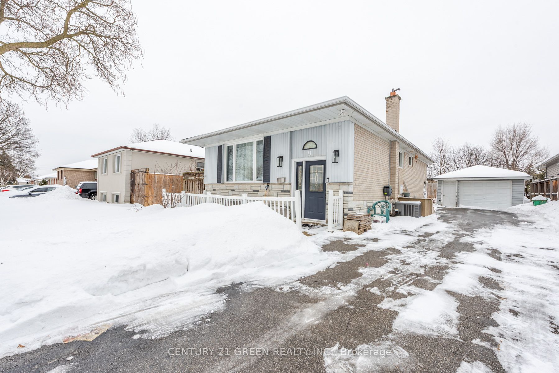 Photo 2 of 9 Ridgetop Avenue, Brampton, Northwood Park — HOMEH