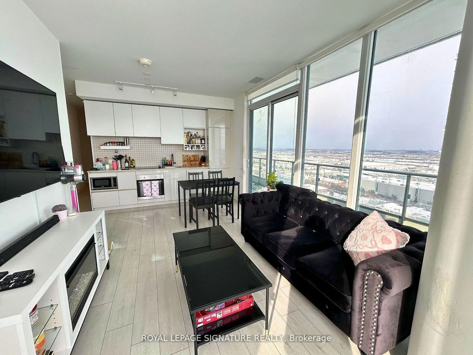 Photo 4 of Unit 3206, 950 Portage Parkway, Vaughan, Vaughan Corporate Centre — HOMEH