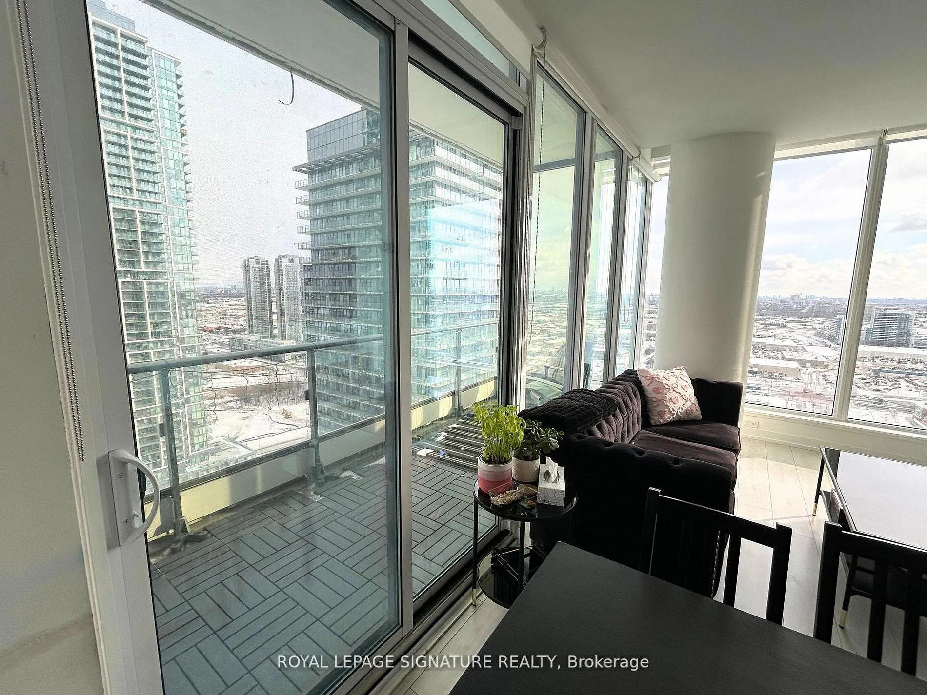 Photo 5 of Unit 3206, 950 Portage Parkway, Vaughan, Vaughan Corporate Centre — HOMEH
