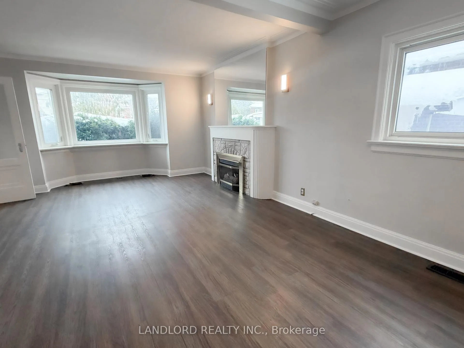 Photo 5 of 3 Davies Crescent, Toronto, East York — HOMEH